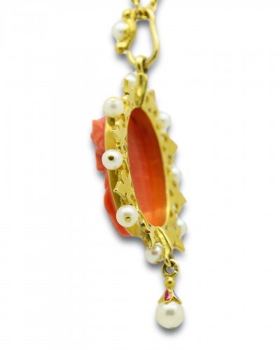 Pendentif Néo-renaissance avec un camée corail de Cérès, Italie vers 1880 - Bijouterie, Joaillerie Style 