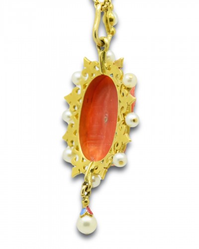  - Pendentif Néo-renaissance avec un camée corail de Cérès, Italie vers 1880