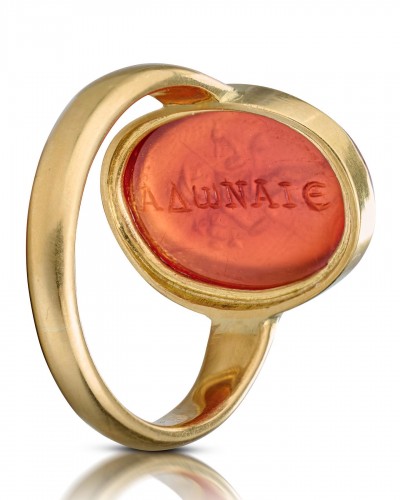 Bague en or avec une intaille en cornaline de Mars, Romain IIe siècle après - Bijouterie, Joaillerie Style 