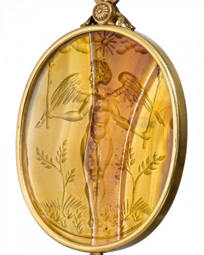 Gold pendant with an agate intaglio of cupid. Itay 17th century - Antique Jewellery Style 