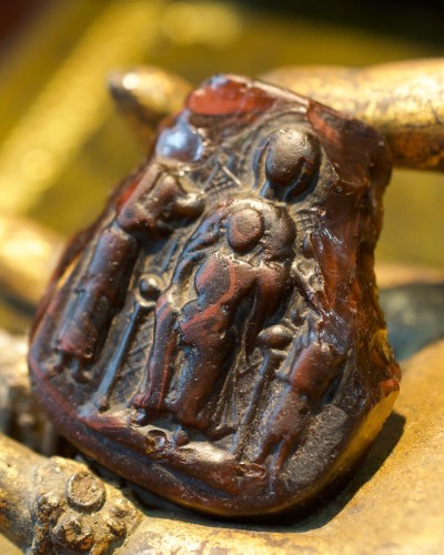 11th to 15th century - Late Byzantine glass cameo of the Sedes Sapientiae,Venetian 13th century