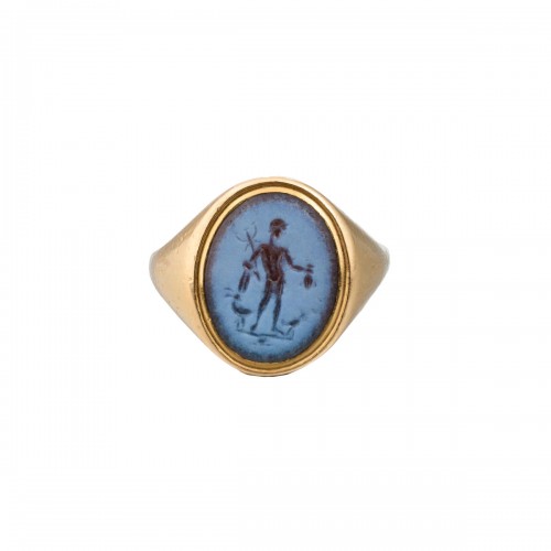 Gold ring set with an nicolo intaglio of the Roman God Mercury.