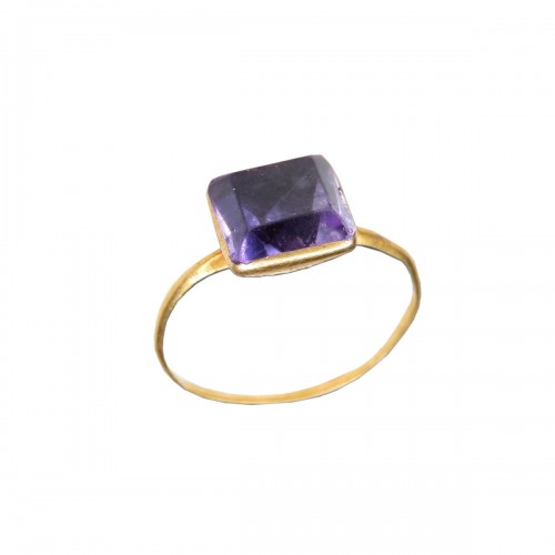 Delicate gold ring set with a table cut amethyst. English, 17th century