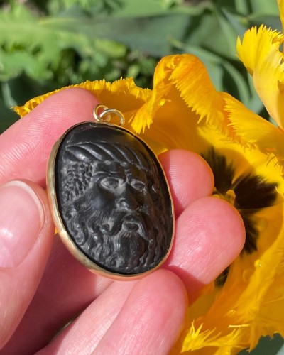Gold pendant set with a lava cameo of Silenus, Italy early 19th century - Antique Jewellery Style 