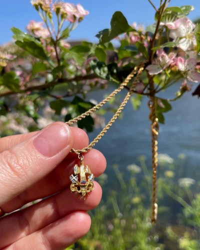 Antiquités - Renaissance revival gold, enamel and diamond Pheonix pendant.