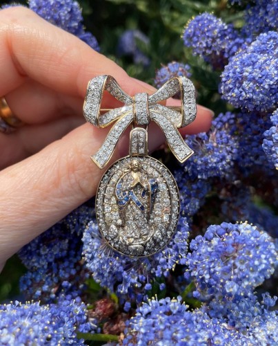 XIXe siècle - Pendentif diamant & saphir représentant la Vierge de l'immaculée conception.