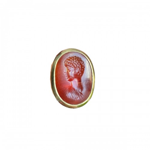 Gold ring set with an carnelian intaglio of a male portrait bust.