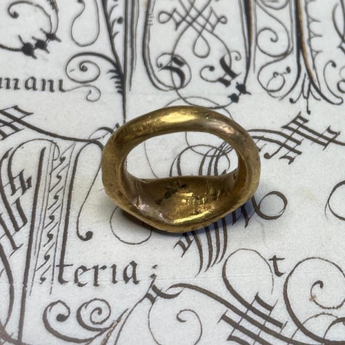  - Bague en or avec une intaille Nicolo d'une fourmi avec une réparation classi