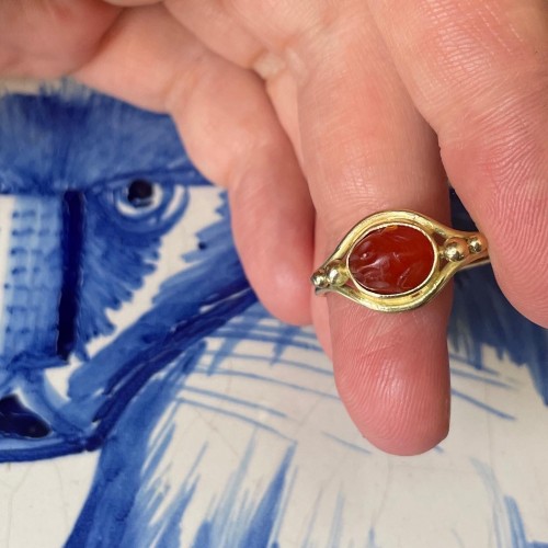High gold ring set with an Ancient carnelian cameo of Eros - Antique Jewellery Style 