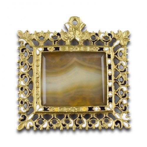 Pendentif en laiton ajouré décoré d'émaux et d'agate - Objets de Vitrine Style 