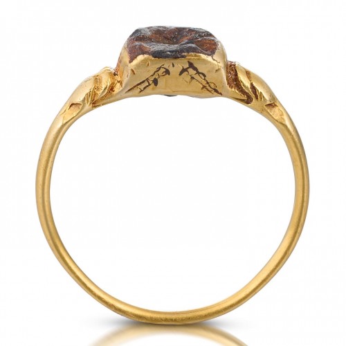 Medieval amuletic ring with a meteorite, England or France 13th century - Antique Jewellery Style 