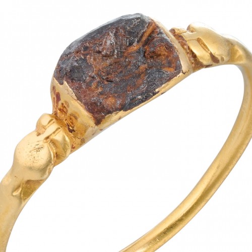 Medieval amuletic ring with a meteorite, England or France 13th century - 