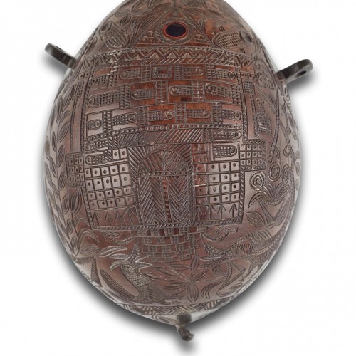 Sailors work engraved coconut bugbear flask. Scottish, early 19th century. - Curiosities Style 