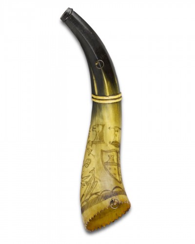 Antiquités - Engraved cow horn powder flask. Australian Colonial 19th century