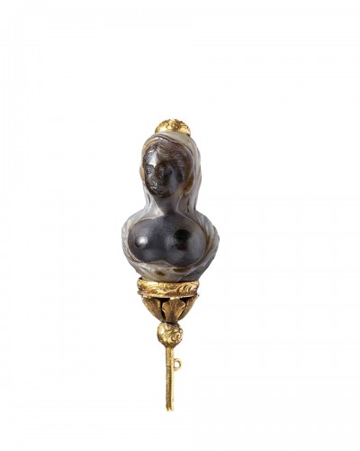 Gold stick pin with an agate sculpture of a female bust. Italian, 17th cent