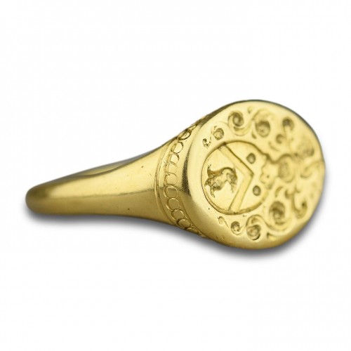 Antique Jewellery  - High carat gold armorial signet ring circa 1700