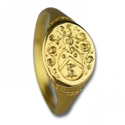 High carat gold armorial signet ring circa 1700 - 