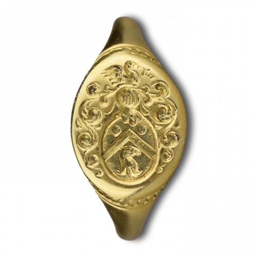 17th century - High carat gold armorial signet ring circa 1700