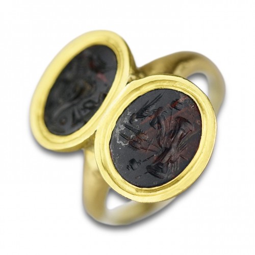 Antique Jewellery  - Gold ring with a matched pair of Ancient heliotrope allegorical intaglio
