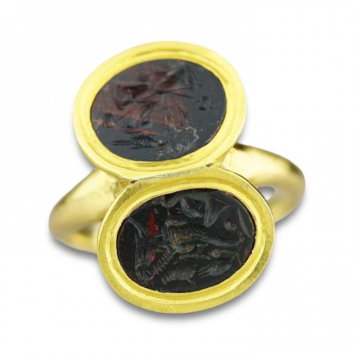 Gold ring with a matched pair of Ancient heliotrope allegorical intaglio - 