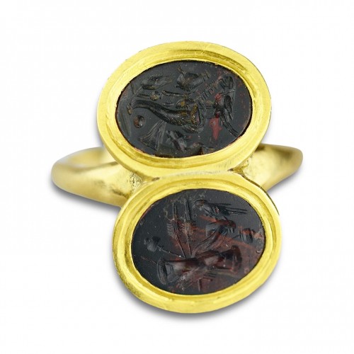Gold ring with a matched pair of Ancient heliotrope allegorical intaglio - 