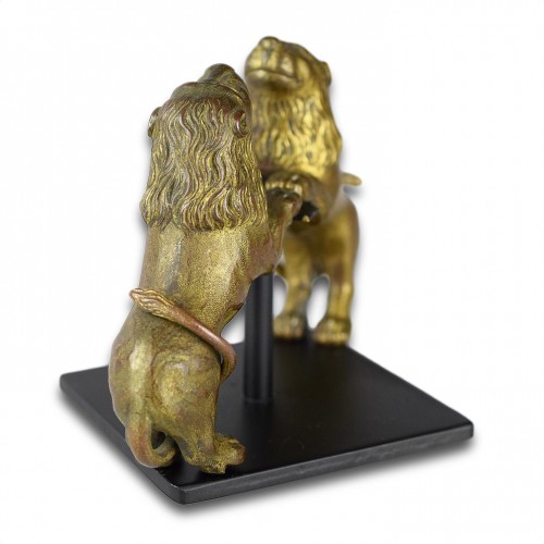 Antiquités - Paire de modèles de lions Renaissance en bronze doré