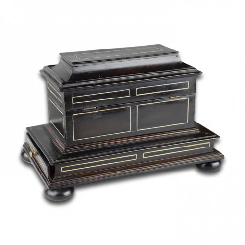 Antiquités -  Miniature ebony kunstkammer table cabinet