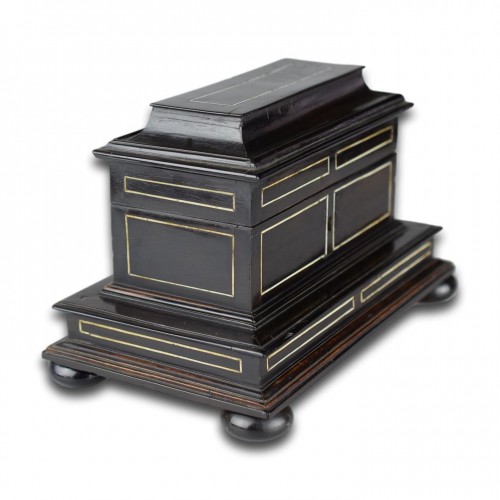 Antiquités -  Miniature ebony kunstkammer table cabinet