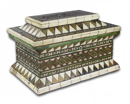 Antiquités - Stained bone and horn marquetry casket. Embriachi workshops, 15/16th centur
