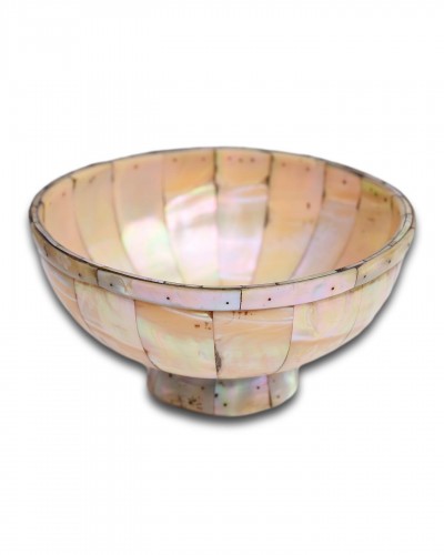 Indo-Portuguese mother of pearl bowl Gujarat 16th / 17th century - Asian Works of Art Style 