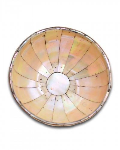 Indo-Portuguese mother of pearl bowl Gujarat 16th / 17th century - 