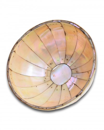  - Indo-Portuguese mother of pearl bowl Gujarat 16th / 17th century