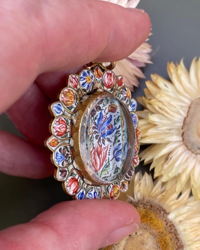 Antique Jewellery  - Gold and enamel pendant in the manner of Giuseppe Bruno