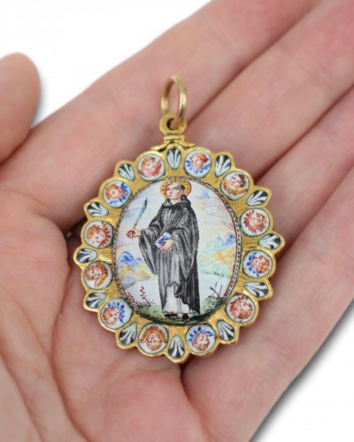 Gold and enamel pendant in the manner of Giuseppe Bruno - 