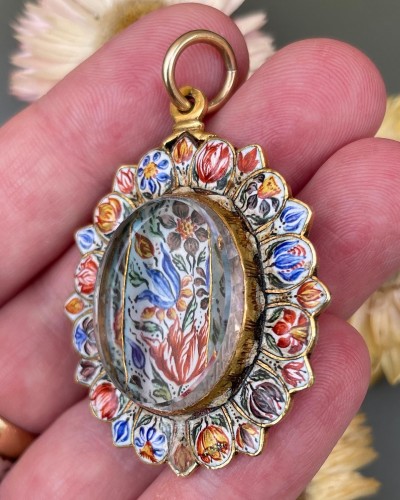  - Gold and enamel pendant in the manner of Giuseppe Bruno