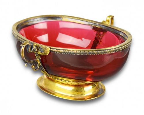 Antiquités - Bol en verre rubis monté sur vermeil