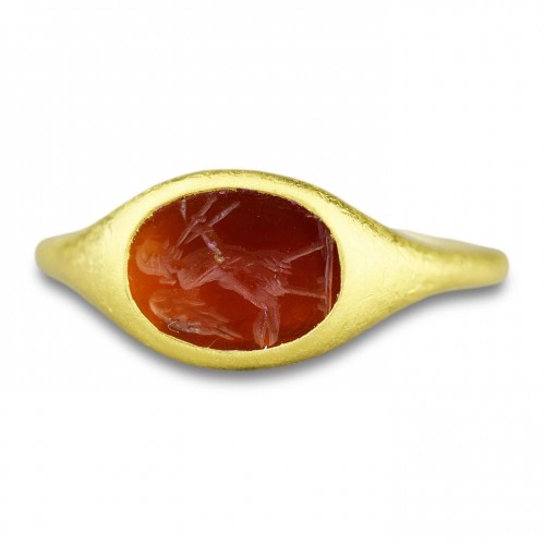 BC to 10th century - Gold ring set with an ancient intaglio of a siren