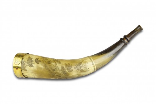 Finely engraved cow horn, first half of the 19th century. - Curiosities Style 