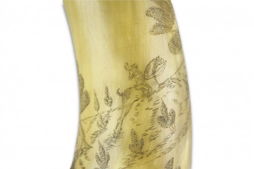 Finely engraved cow horn, first half of the 19th century. - 