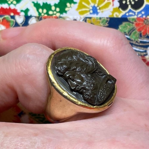 Gold ring set with a cameo of the ancient philosopher Plato, c1800 - 