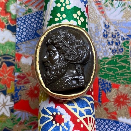 Gold ring set with a cameo of the ancient philosopher Plato, c1800 - 