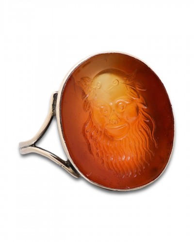 Georgian gold ring with a carnelian intaglio of Silenus. Italian, 18th cent - Antique Jewellery Style 