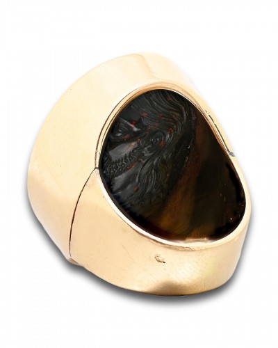 Ring with a Renaissance cameo of Christ and the Virgin - 