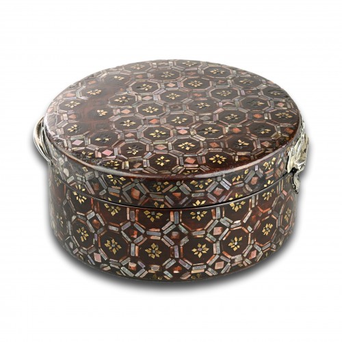 Lacquer and mother of pearl snuff box - Objects of Vertu Style 