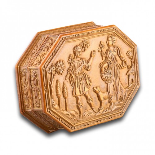 17th century - Exceptional boxwood snuff box with allegories of Summer