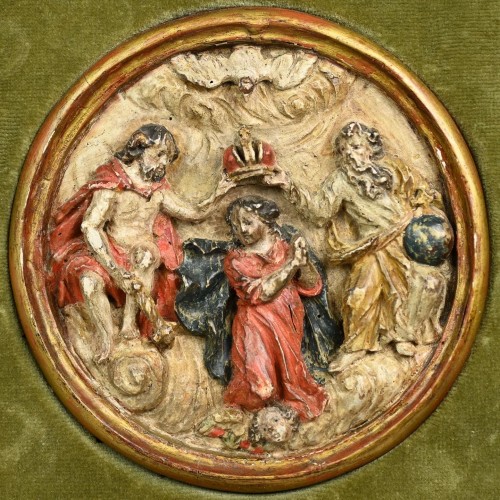 XVIIe siècle - Neuf cocardes en bois provenant d'un autel du Rosaire. Allemagne du Sud, XVIe siècle.