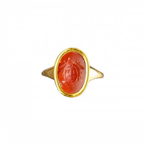 Gold ring with an intaglio of the Gorgon Medusa
