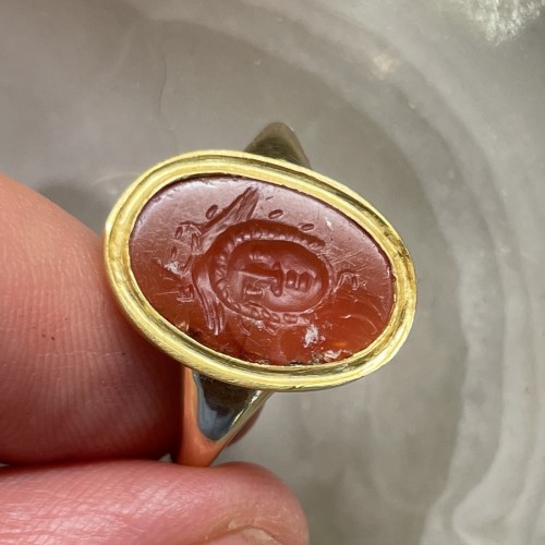 Gold ring with an intaglio of the Gorgon Medusa - 