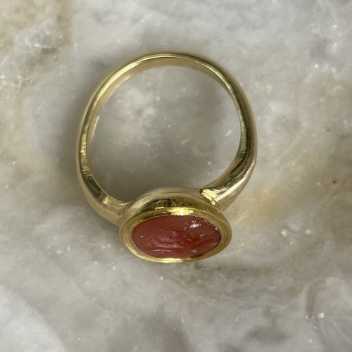 Bague en or avec une intaille de la Gorgone Méduse - 