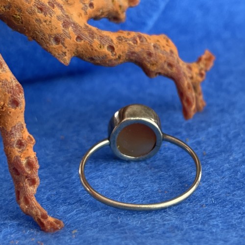 Antiquités - Bague en or géorgienne avec une intaille de Cupidon dans un char